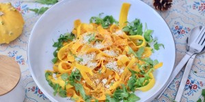 Beitragsbild des Blogbeitrags KÜRBISPASTA MIT PARMESAN UND BRAUNER BUTTER