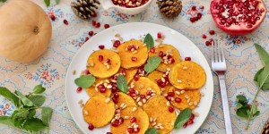 Beitragsbild des Blogbeitrags KÜRBISSALAT MIT GRANATAPFELKERNEN