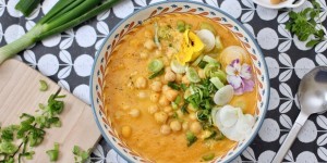 Beitragsbild des Blogbeitrags KAROTTEN-KICHERERBSEN SUPPE 