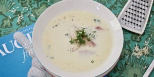 Beitragsbild des Blogbeitrags KRENSCHAUMSUPPE MIT RÄUCHERFORELLE 