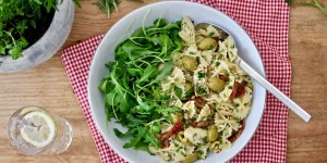 Beitragsbild des Blogbeitrags MEDITERRANER FARFALLE-SALAT 