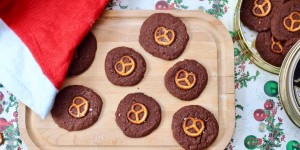 Beitragsbild des Blogbeitrags BREZEL-KEKSE MIT SCHOKOLADE