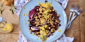 Beitragsbild des Blogbeitrags KNUSPRIGER RADICCHIO MIT FRUCHTIGER MANGOSAUCE