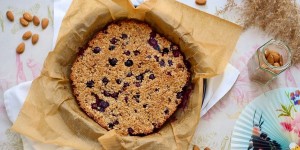 Beitragsbild des Blogbeitrags GEBACKENER PORRIDGE MIT BLAUBEEREN