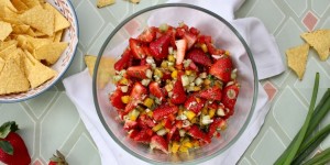 Beitragsbild des Blogbeitrags PIKANTE ERDBEERSALSA