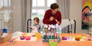 Beitragsbild des Blogbeitrags DAS MANNER OSTERFEST FÜR DAS SOS KINDERDORF IM WIENER AUGARTEN  