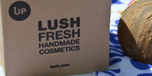Beitragsbild des Blogbeitrags [Review] – Lush Vatertagsprodukte und NEW Shampoo Bar: 
