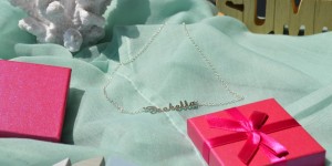 Beitragsbild des Blogbeitrags [Review] – Silberne Namenskette: 