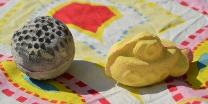 Beitragsbild des Blogbeitrags [Review] – Lush Badebomben „Yellow Submarine und Metamorphosis“: 