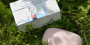 Beitragsbild des Blogbeitrags [Review] – Multi Benefit Body-Bar von ARTISTRY STUDIO™ Parisian Style Edition: 