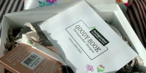Beitragsbild des Blogbeitrags Unboxing – Mezzie Box Jänner 2021: