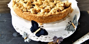 Beitragsbild des Blogbeitrags Apfel-Nuss-Tarte mit Zimtstreusel