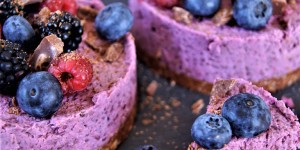 Beitragsbild des Blogbeitrags RAW Cake: rohveganer Himbeer-Cheesecake; glutenfrei und zuckerfrei