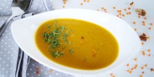 Beitragsbild des Blogbeitrags Linsen-Süßkartoffelsuppe vegan