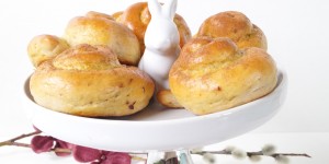 Beitragsbild des Blogbeitrags Germteigschnecken im Miniformat mit Zimt und Schokolade