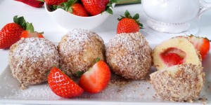 Beitragsbild des Blogbeitrags Erdbeer-Topfenknödel auf gesunde Art