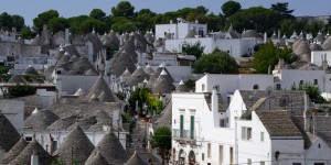 Beitragsbild des Blogbeitrags Ein „Schlumpfdorf“ zum angreifen – Trulli Houses in Alberobello/Italien