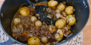 Beitragsbild des Blogbeitrags Boeuf de Bourgogne – Gulasch auf Französisch 