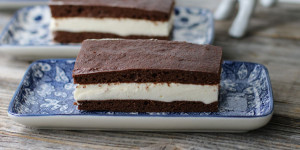 Beitragsbild des Blogbeitrags “Milchschnitte” Low Carb & ohne Schnick Schnack