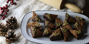 Beitragsbild des Blogbeitrags Weihnachten mit der Mosauerin: Schoko Pistazien Ecken