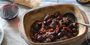Beitragsbild des Blogbeitrags Daube Provençale (Rindfleisch Schmortopf provencialer Art)