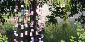 Beitragsbild des Blogbeitrags (Katzenfutter)dosenmobile – Jetzt dekoriert sie auch noch den Baum!