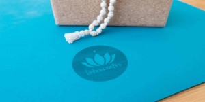 Beitragsbild des Blogbeitrags Pure Yogamatte von Lotuscrafts und #giveaway 