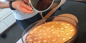 Beitragsbild des Blogbeitrags Basbousa – Arabischer Griesskuchen 