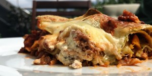 Beitragsbild des Blogbeitrags Köstliche Kürbis Lasagne mit herrlicher Crème Fraîche Sauce