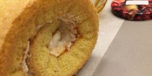 Beitragsbild des Blogbeitrags Biskuitroulade nach dem Rezept von meiner Oma