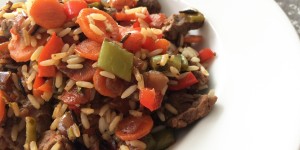 Beitragsbild des Blogbeitrags Heisser Rindfleisch Reis Salat