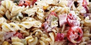 Beitragsbild des Blogbeitrags Weltbester Nudelsalat á la Maria