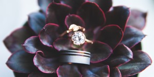 Beitragsbild des Blogbeitrags Ausgefallene Eheringe – Unsere Top 9 der extravaganten Trauringe