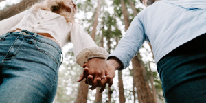 Beitragsbild des Blogbeitrags Heiratsantrag da – was nun? 10 tolle Tipps für die „Anfangsphase“