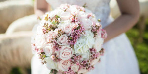 Beitragsbild des Blogbeitrags 30+ Hochzeitsblumen passend zur Jahreszeit 