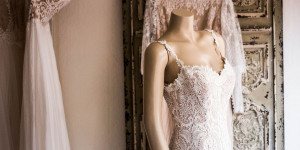 Beitragsbild des Blogbeitrags Brautkleider-Trends 2022: 5 Trends für die kommende Hochzeitssaison