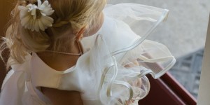 Beitragsbild des Blogbeitrags Kinder auf der Hochzeit unterhalten 