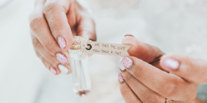 Beitragsbild des Blogbeitrags Glamour pur – die schönsten Nägel für die Hochzeit 