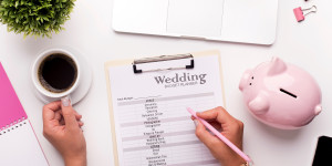 Beitragsbild des Blogbeitrags Geld sparen für die Hochzeit leicht gemacht: Wie du eine realistische Sparrate setzt und sie auch einhältst 