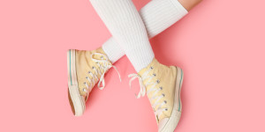 Beitragsbild des Blogbeitrags Vorteile von Damen-Stoffschuhen – Warum solltest Du sie wählen?