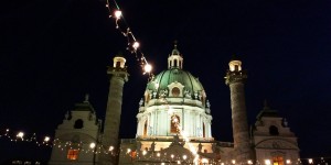 Beitragsbild des Blogbeitrags Weihnachten in Wien: Kunsthandwerksmarkt am Karlsplatz