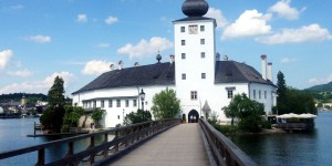 Beitragsbild des Blogbeitrags 360° Ansicht rund um das Seeschloss Ort in Gmunden 