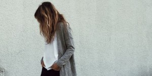 Beitragsbild des Blogbeitrags blow a dandelion – long grey cardigan 