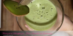 Beitragsbild des Blogbeitrags [Food] Green Smoothie mit Gerstengras – Winterzeit ist Grippezeit [Werbung] 
