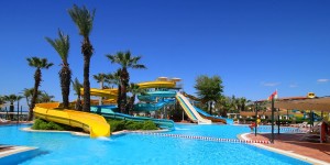 Beitragsbild des Blogbeitrags 10 Top Hotels mit Rutschen & Aquapark in der Türkei