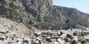 Beitragsbild des Blogbeitrags Die Ruinen von Termessos: Das „Machu Pichu“ der Türkei sehen 