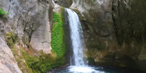 Beitragsbild des Blogbeitrags Sapadere Canyon: Seidenraupen, Wasserfälle & die Dwarfs-Cave