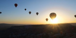 Beitragsbild des Blogbeitrags Ballonfahrt in Kappadokien: Ein Märchenland im Licht der Morgensonne!