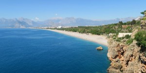 Beitragsbild des Blogbeitrags Steckdosen und WLAN in der Türkei: Reisetechnik für Deinen Urlaub 