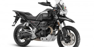 Beitragsbild des Blogbeitrags Moto Guzzi V85 TT Guardia dOnore – In den Farben der Corazzieri 